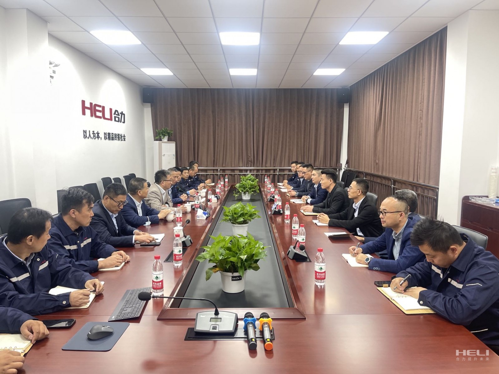 与上海亚洲必赢昆山、嘉定分公司员工交流座谈.jpg